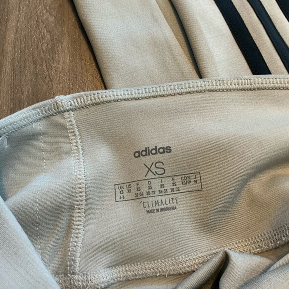 Black and silver ADIDAS Climalite Lycra leggings! - Picture 4 of 4